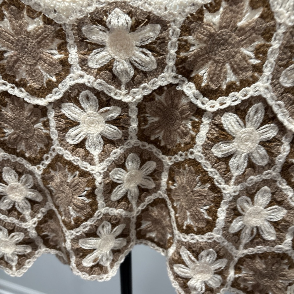 Rebellion Handcrocheted Floral Crop Top in Cream & Brown - Picture 2 of 5